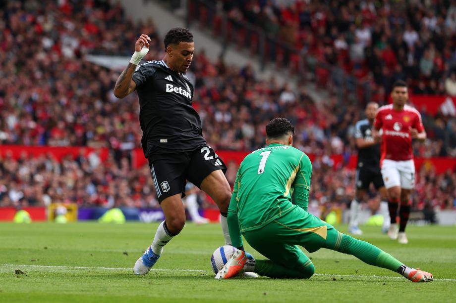 英超-阿玛德造两球 曼联2-0十人维拉联赛第15收官