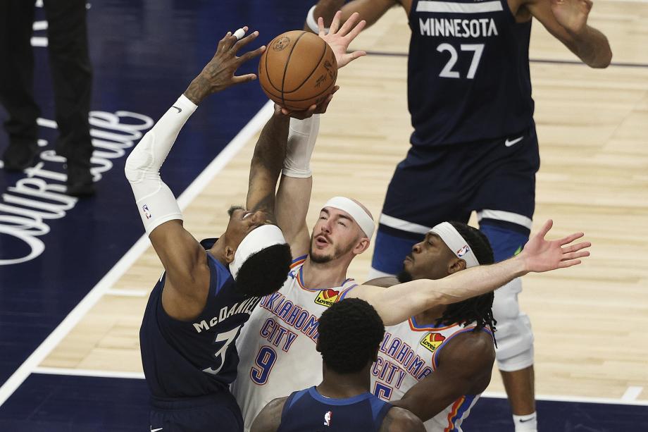 SGA40+10爱德华兹16分 雷霆险胜森林狼总分3-1