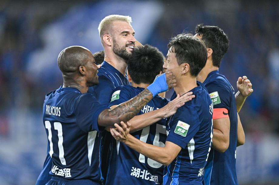 图多列进球绍尔破门 武汉三镇完胜青岛海牛