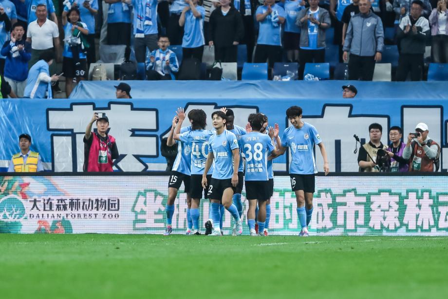 [图]马莱莱助攻朱鹏宇破门 大连英博击败梅州客家