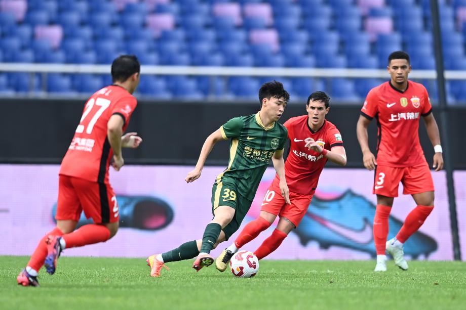 补时阶段头球绝平 浙江队2-2战平上海海港