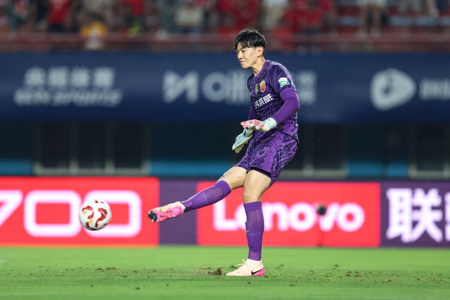 莱昂纳多传射李新翔破门 上海海港3-1河南队五轮不败