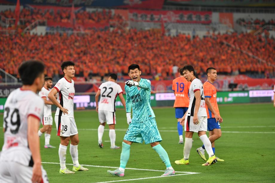 蓉城3-1泰山进8强 罗慕洛任意球双响黄政宇送点