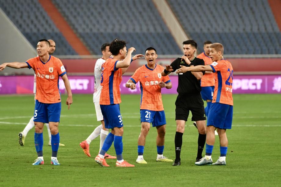 蓉城3-1泰山进8强 罗慕洛任意球双响黄政宇送点