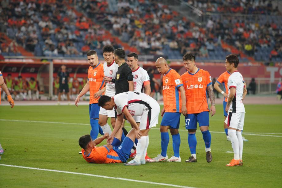 蓉城3-1泰山进8强 罗慕洛任意球双响黄政宇送点