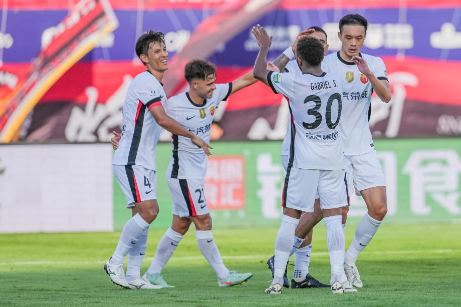 蒯纪闻两助攻 上海海港客场战胜长春亚泰