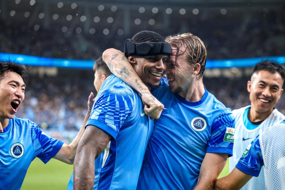 中超-韦斯利帽子戏法 深圳新鹏城4-0青岛海牛