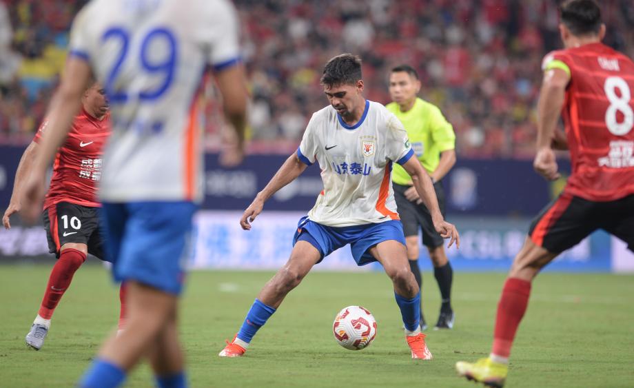 费利佩双响卡扎破门难救主 蓉城2-1十人泰山