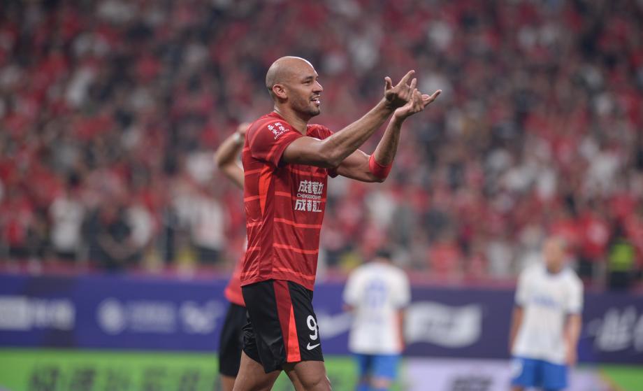 费利佩双响卡扎破门难救主 蓉城2-1十人泰山