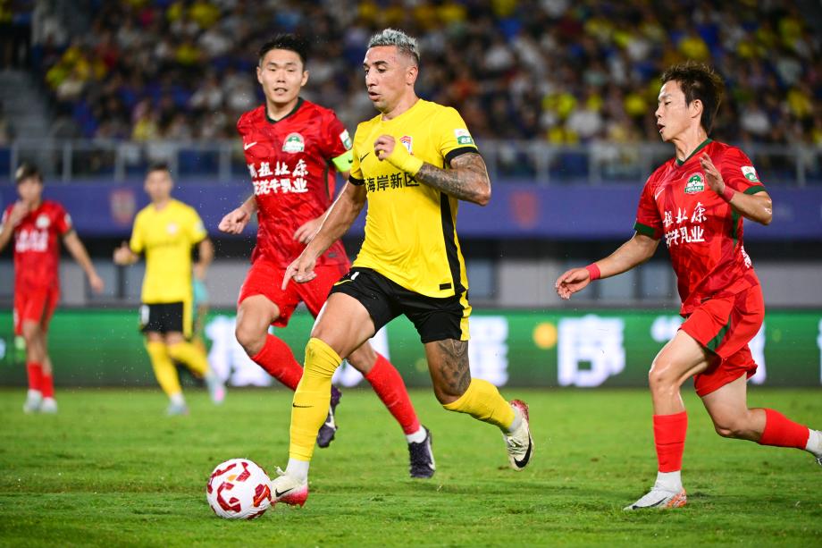 中超-戴维森破门 十人青岛西海岸2-1十人河南