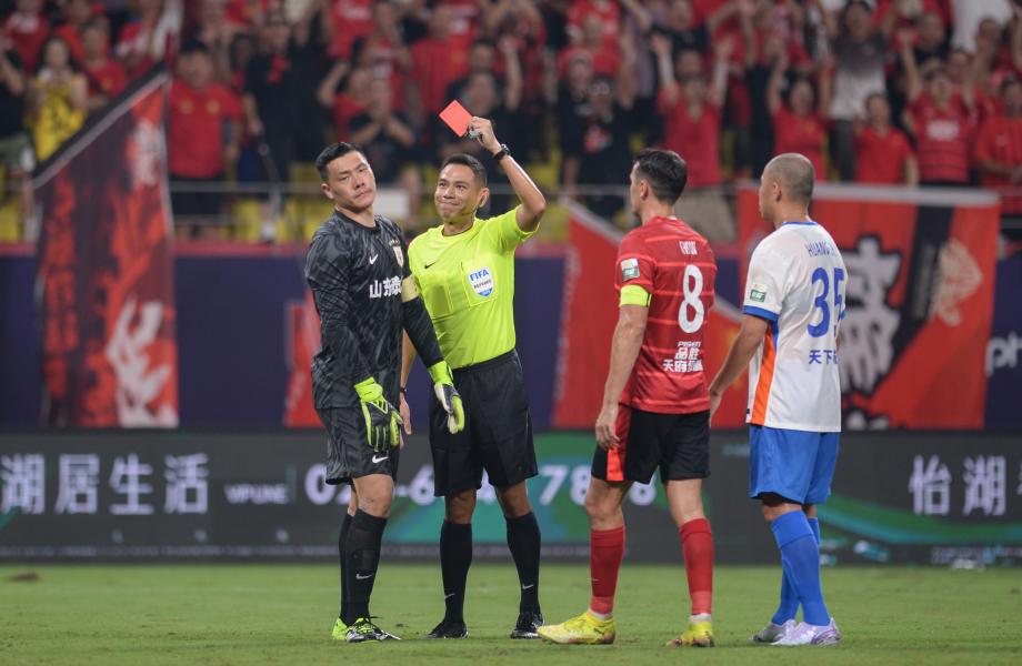 费利佩双响卡扎破门难救主 蓉城2-1十人泰山