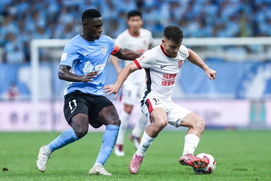 费利佩进球甘超破门 成都蓉城战胜大连英博