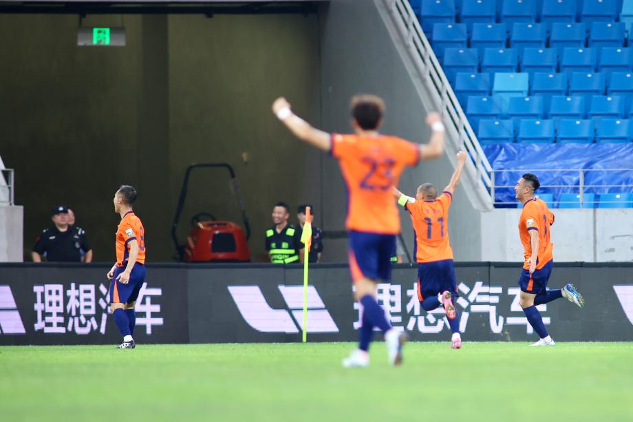 主场大胜云南玉昆 青岛海牛暂时摆脱降级区