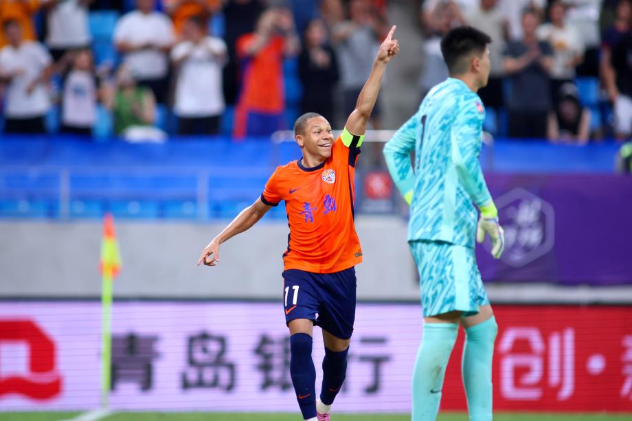 主场大胜云南玉昆 青岛海牛暂时摆脱降级区