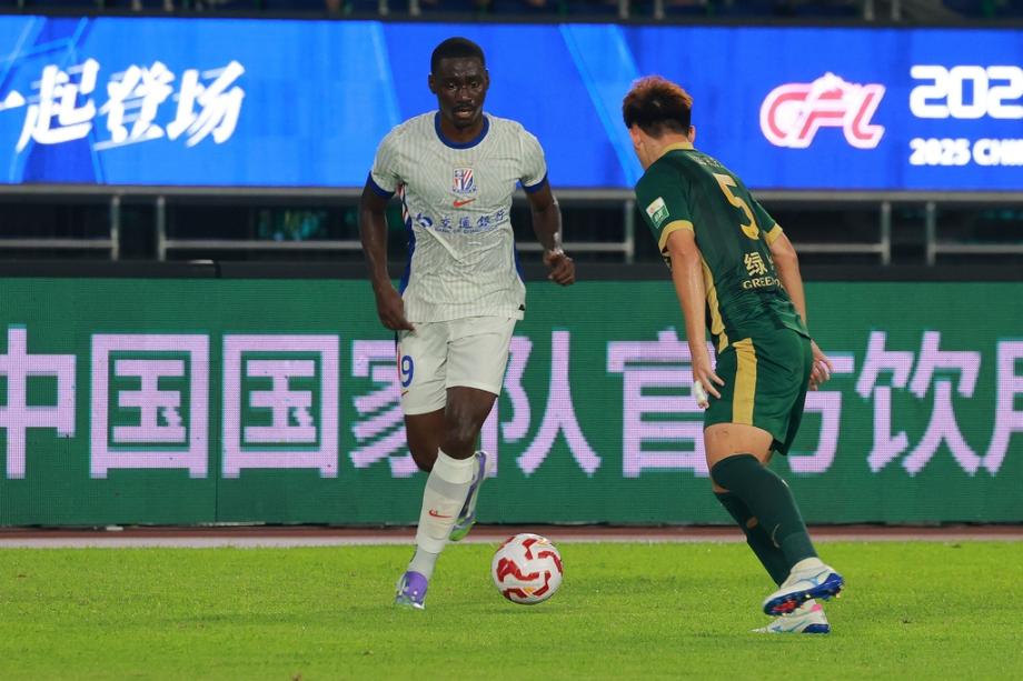 中超-路易斯中框卢卡斯失良机 申花0-0浙江3轮不胜