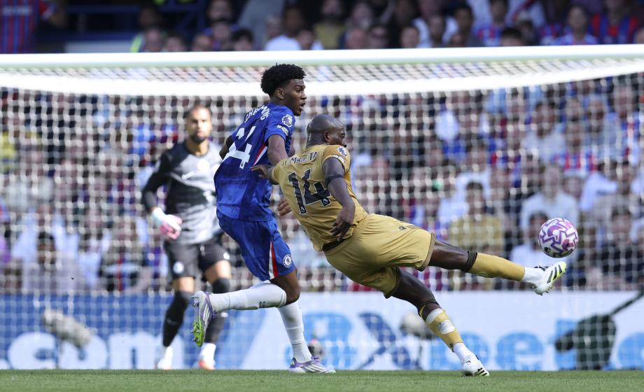 英超-埃泽破门无效 切尔西19脚射门0-0水晶宫