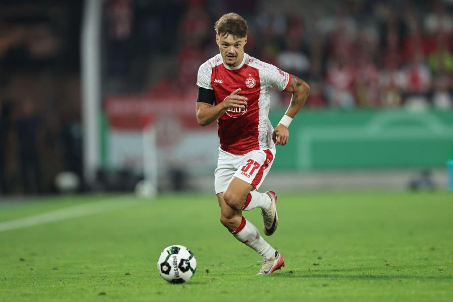 德国杯-多特1-0客胜德丙球队红白埃森成功晋级