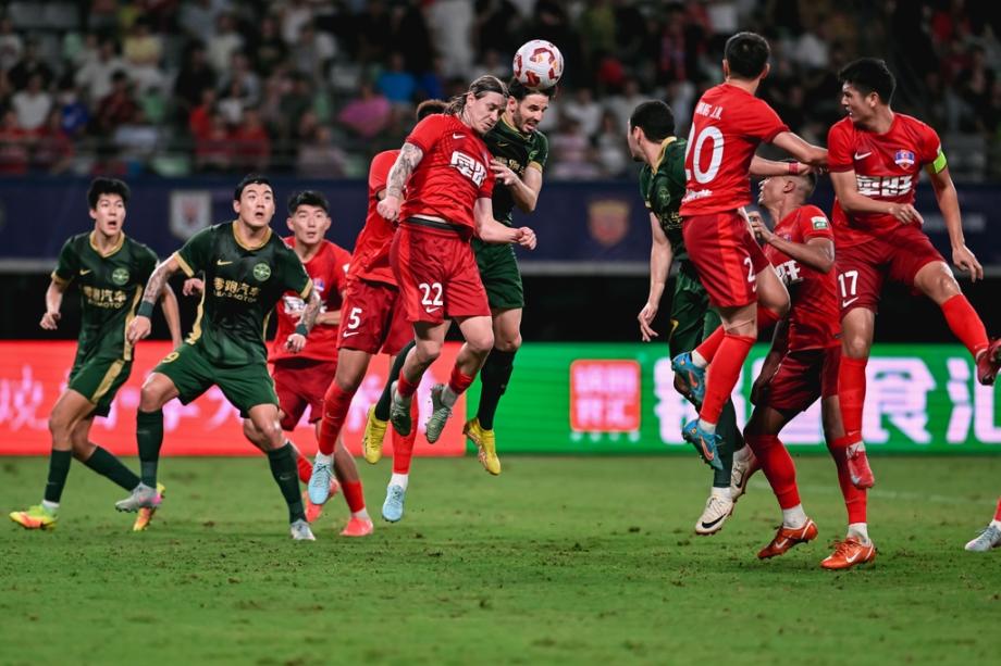 王钰栋送点弗兰克3分钟双响 浙江队2-2梅州客家