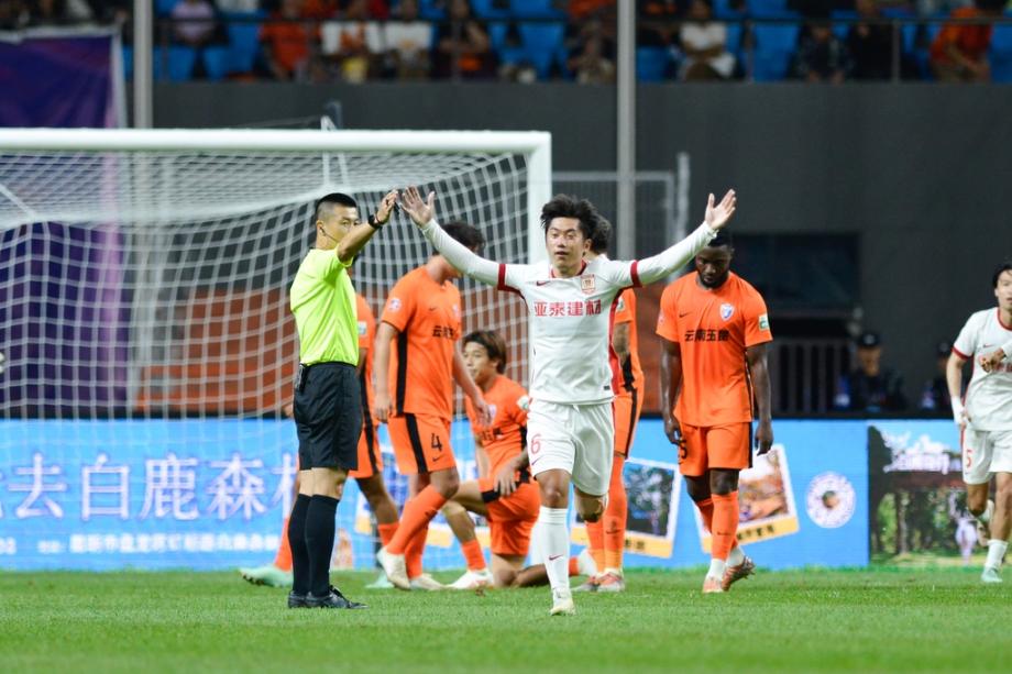 张华晨破门奥斯卡点射 长春亚泰1-1云南玉昆