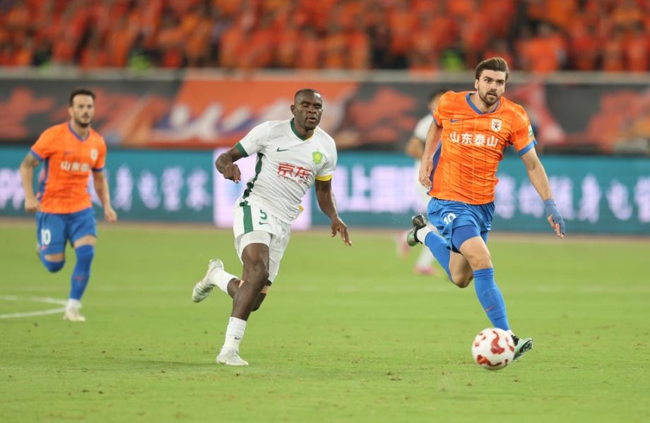 中超第23轮-北京国安客场0-6负于山东泰山