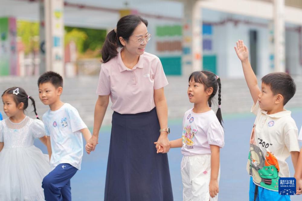 欧美成ee人免费视频