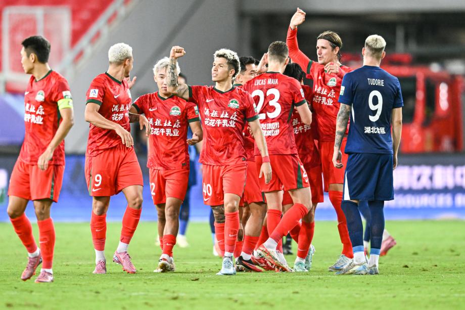 阿奇姆彭梅开二度 河南队客场大胜武汉三镇