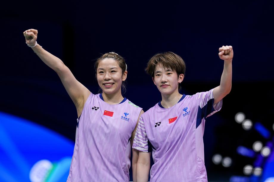 [图]贾一凡/张殊贤置身中国羽毛球群众赛女双决赛体育赛事直播