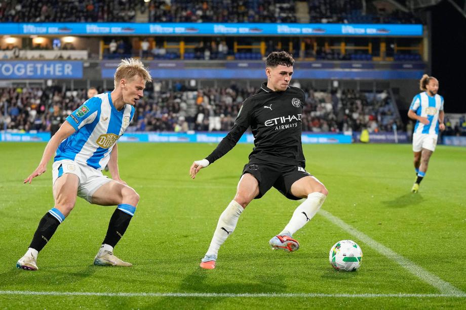 联赛杯-福登传射 曼城2-0哈德斯菲尔德晋级16强