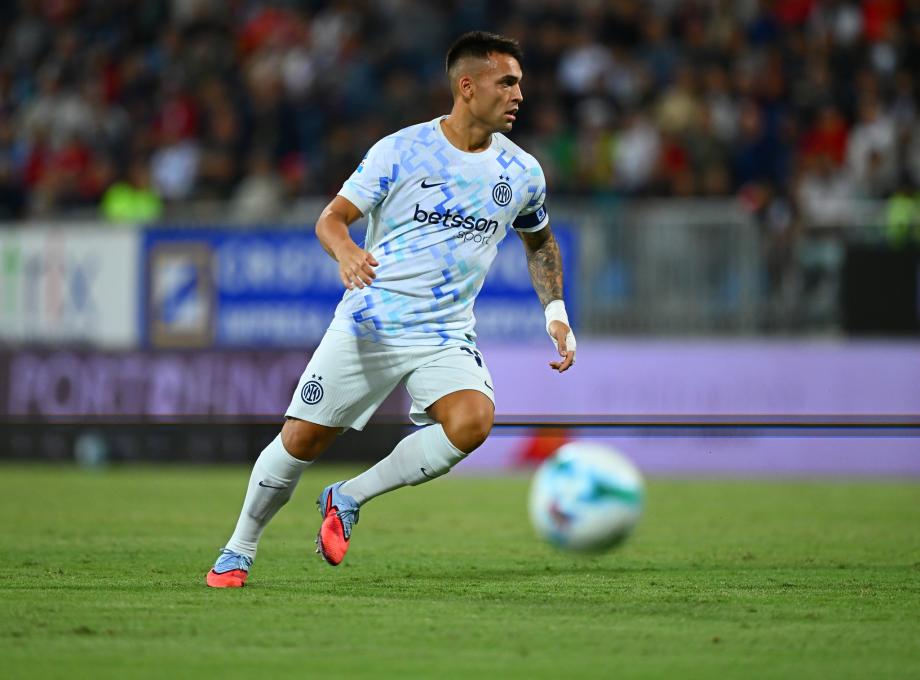 劳塔罗闪击埃斯波西托破门 国米2-0卡利亚里