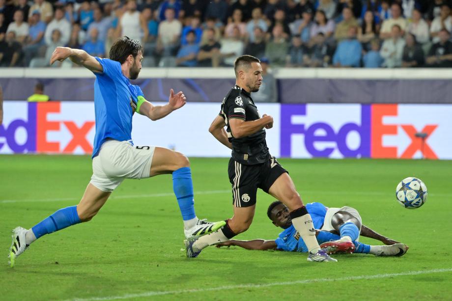 凯恩双响奥利塞杰克逊传射 拜仁5-1取欧冠两连胜