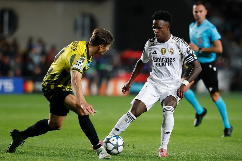 姆巴佩戴帽库尔图瓦助攻 皇马5-0获欧冠2连胜