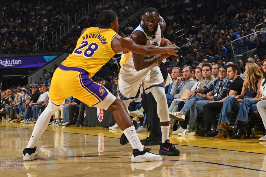 库里14分布朗尼5分5失误艾顿7+7 勇士轻取湖人