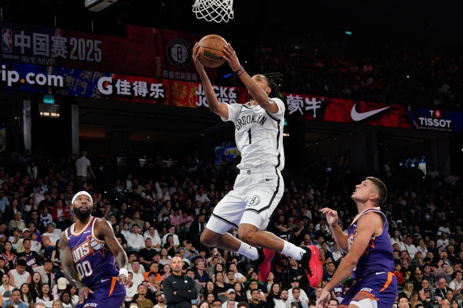 NBA季前赛：篮网险胜太阳 曾凡博未出场