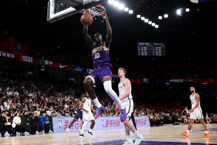 NBA季前赛：篮网险胜太阳 曾凡博未出场