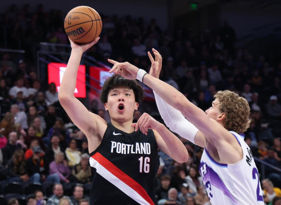 杨瀚森3分1助1盖帽 开拓者季前赛收官战惜败爵士