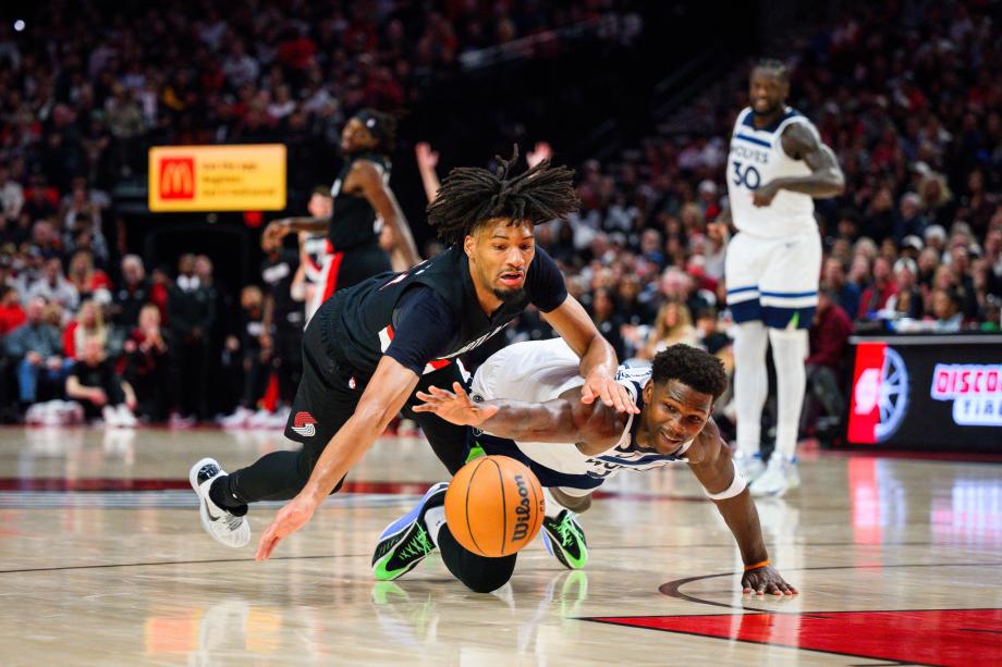 杨瀚森常规赛首秀2分1板 开拓者憾负森林狼