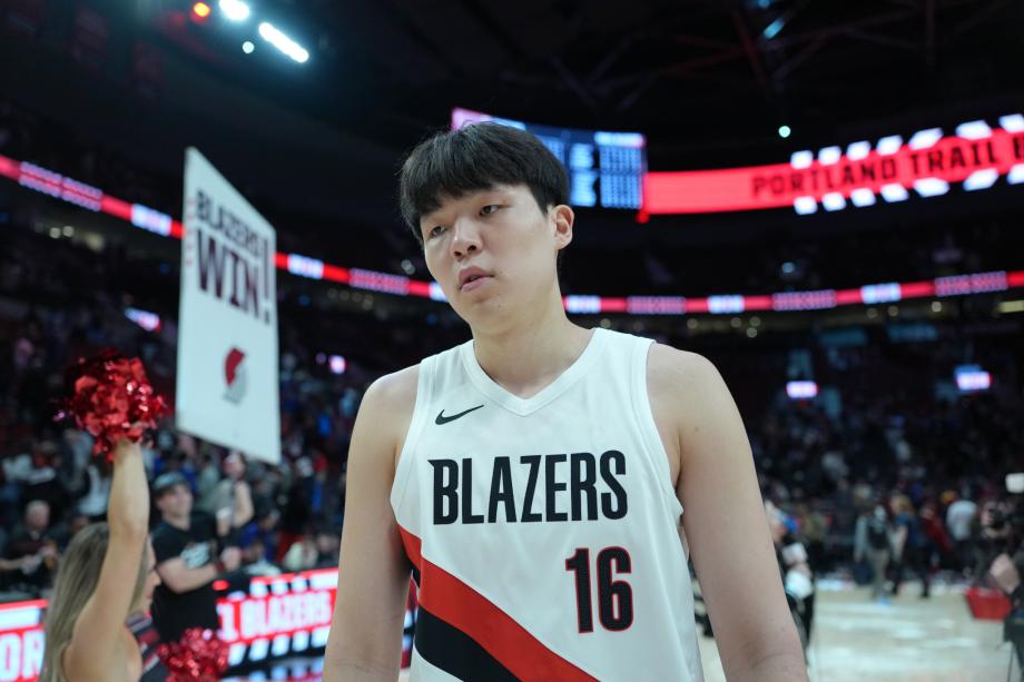 常规赛首胜！杨瀚森暴扣+火锅 开拓者击败勇士