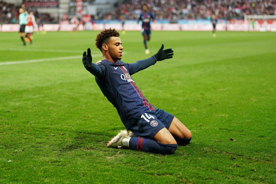 法甲-阿什拉夫双响 巴黎圣日耳曼3-0布雷斯特