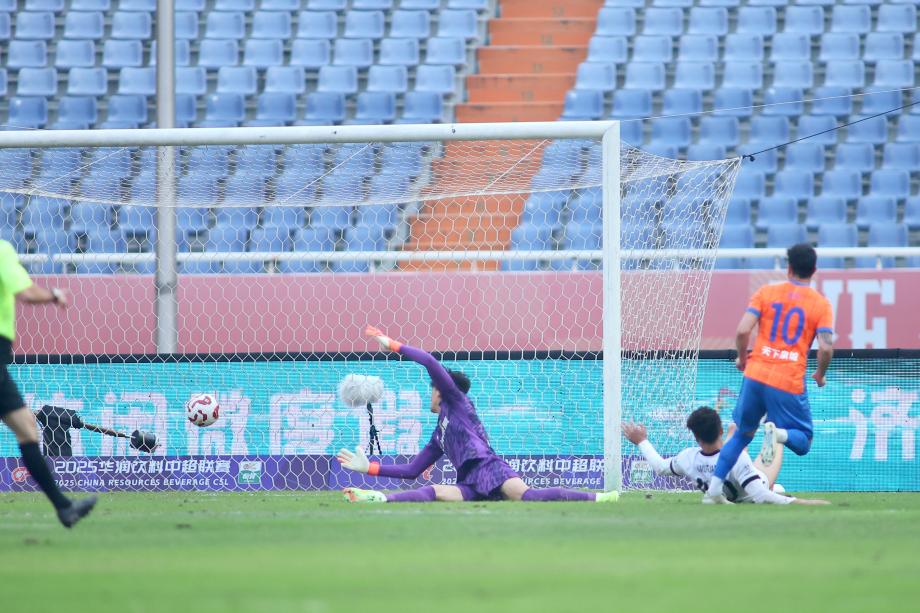 卡扎伊什维利梅开二度 山东泰山战胜上海海港