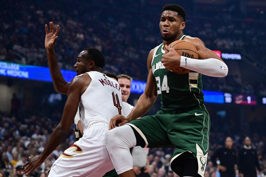 米切尔24分字母哥空砍40分 骑士险胜雄鹿