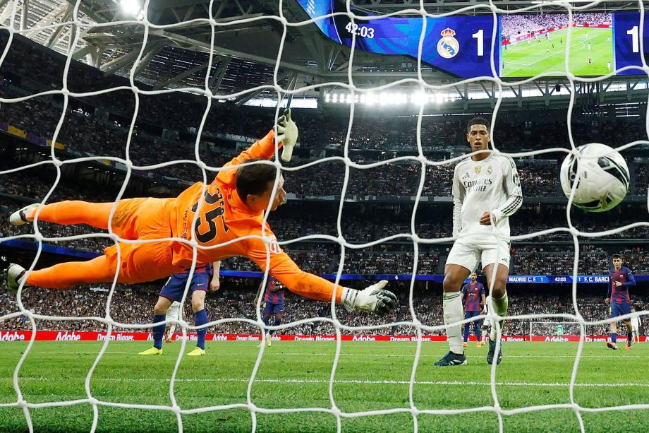 西甲-贝林传射 皇马2-1巴萨终结国家德比4连败