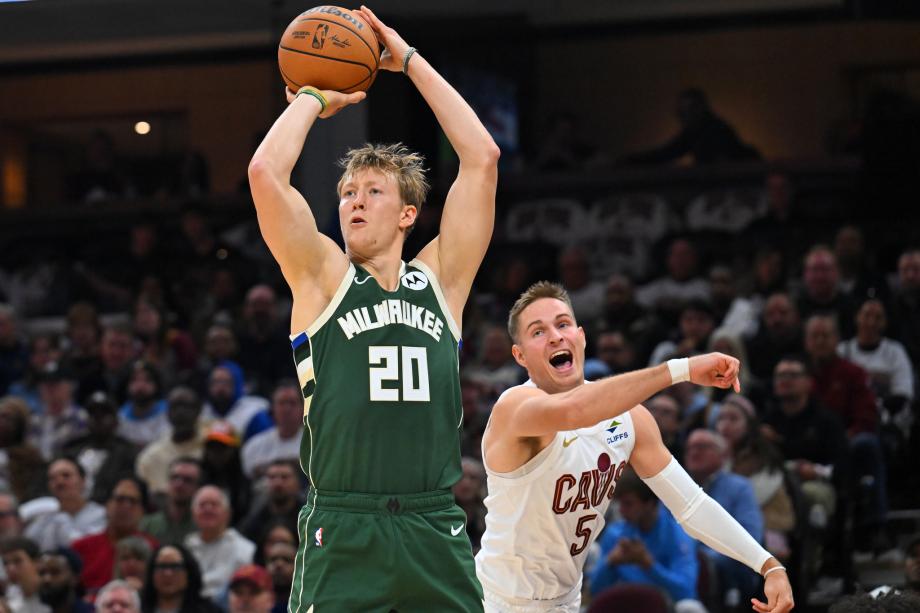 米切尔24分字母哥空砍40分 骑士险胜雄鹿