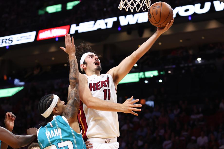 阿德巴约26分三球20+8+9 热火大胜黄蜂取3连胜