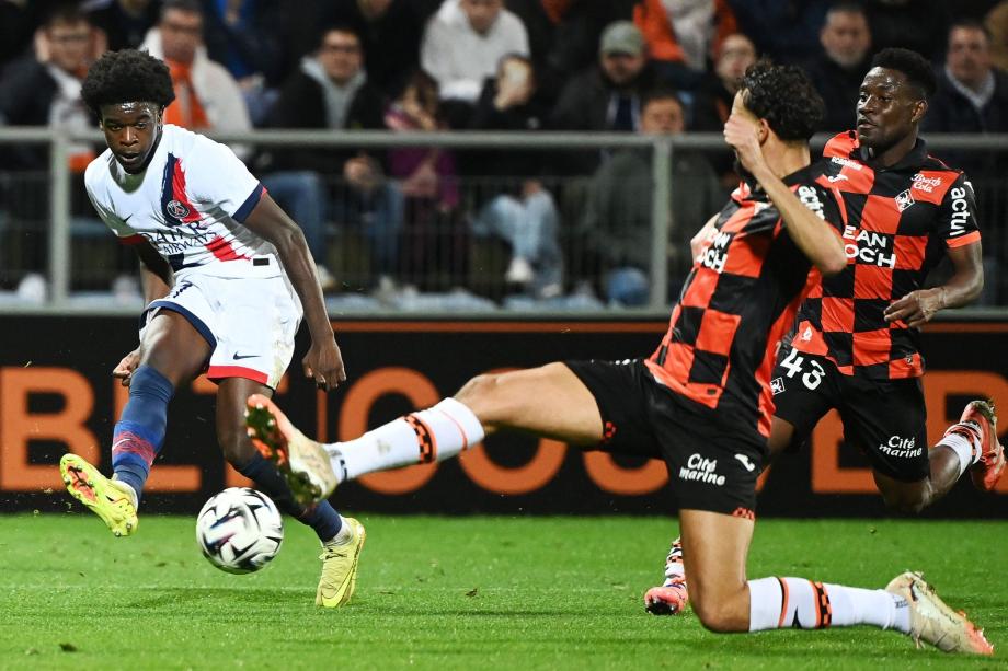 法甲-门德斯破门杜埃伤退 巴黎1-1洛里昂领跑