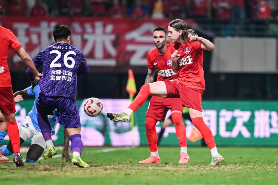 杨铭锐毕津浩进球 梅州客家主场平大连英博
