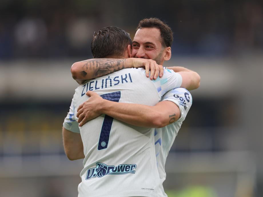 巴雷拉造乌龙泽林斯基破门 国米2-1维罗纳