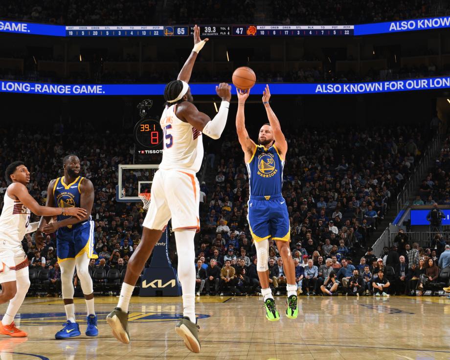 库里28分布克空砍38分 勇士拒逆转主场轻取太阳