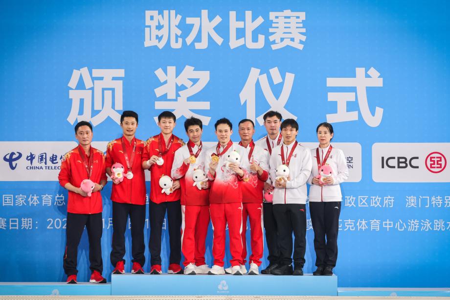 [图]全运会跳水男人双东说念主3米跳板 黄博文/谢想埸夺冠