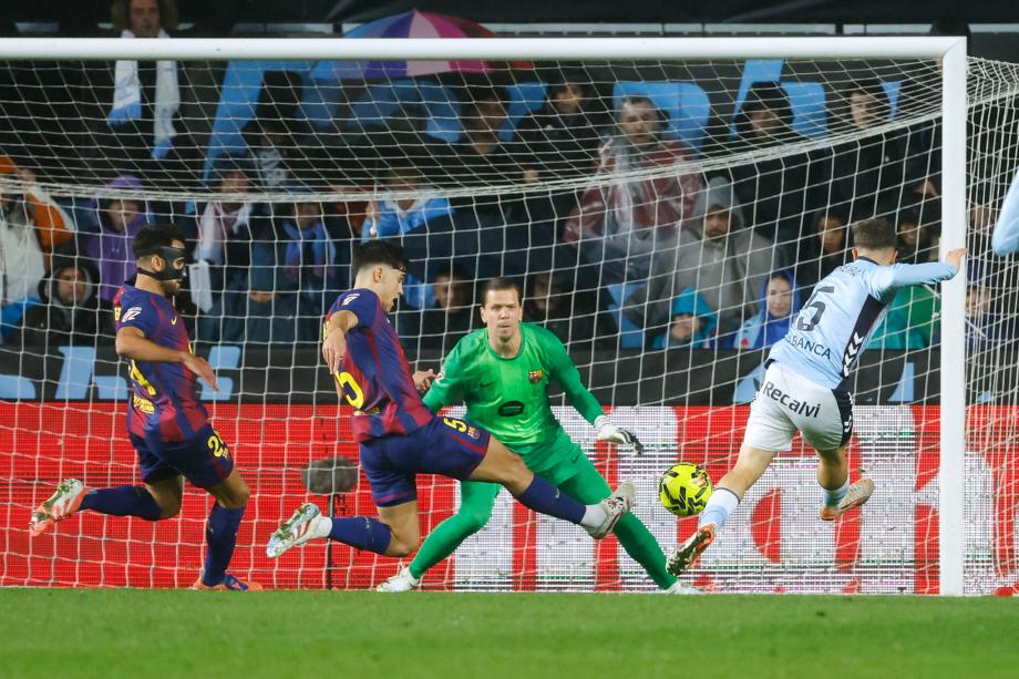 西甲-莱万戴帽亚马尔破门 巴萨4-2塞尔塔