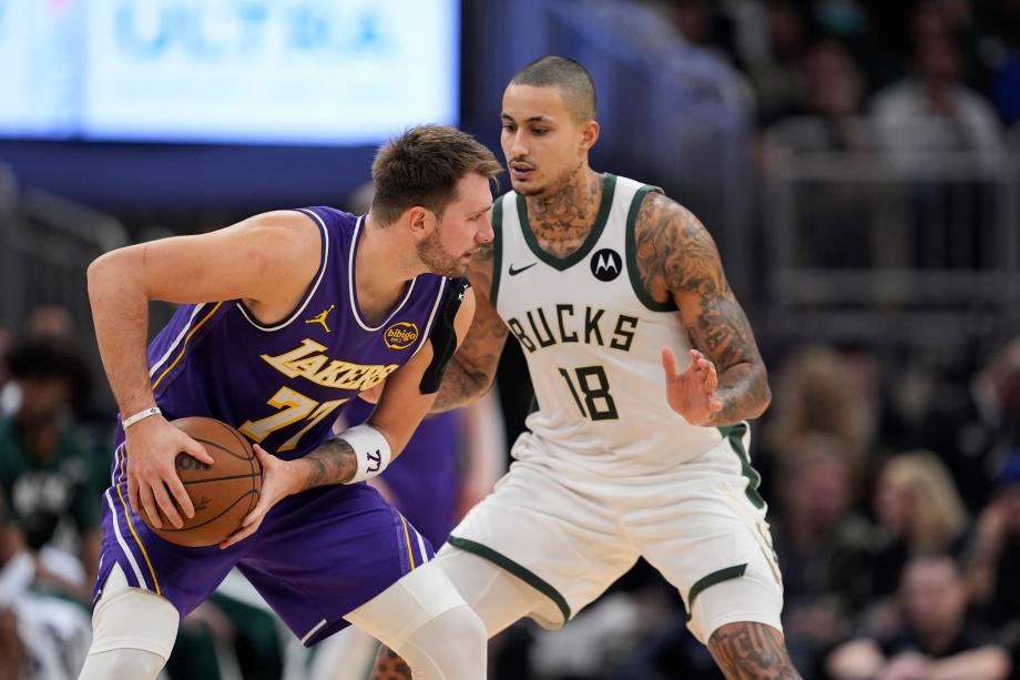 东契奇41+9字母哥空砍32+10 湖人客场大胜雄鹿